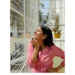 Archana Jois Instagram - 🌸 So funny or too sunny? 🌸 We love our morning sun! 🌞 🌸 We think we are cute 💚 🌸 Bask in style 🧜 🌸 Testing husband's new phone camera. #irreregularuser #cameratest #funnysunny #baskinginthesun #balconymodel #balconyshoot
