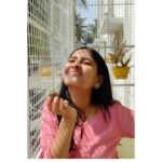 Archana Jois Instagram – 🌸 So funny or too sunny?
🌸 We love our morning sun! 🌞
🌸 We think we are cute 💚
🌸 Bask in style 🧜
🌸 Testing husband’s new phone camera. 

#irreregularuser #cameratest #funnysunny #baskinginthesun #balconymodel #balconyshoot