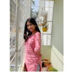 Archana Jois Instagram - 🌸 So funny or too sunny? 🌸 We love our morning sun! 🌞 🌸 We think we are cute 💚 🌸 Bask in style 🧜 🌸 Testing husband's new phone camera. #irreregularuser #cameratest #funnysunny #baskinginthesun #balconymodel #balconyshoot