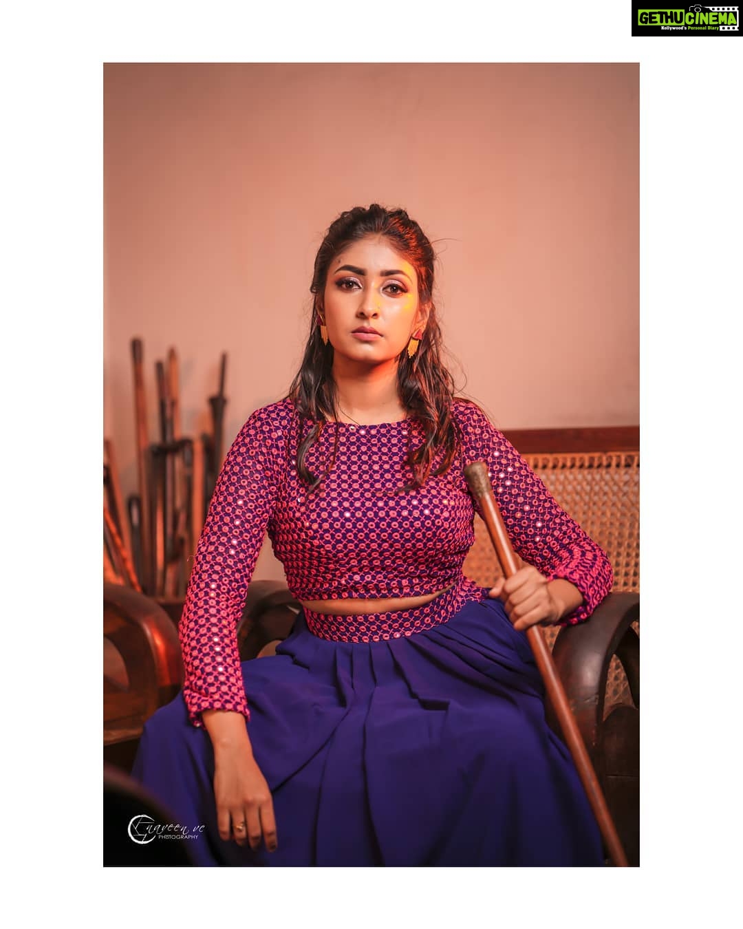 Archana Jois Instagram - It runs in the family 😜😄 . #likemotherlikeson 😂 #weekend #bosslady #canyourelate #justforfun #swag Captured by : @naveenvcphotography Makeup by : @makeuphairbyglory Outfit by : @ragasutra_by_kavyaharish Jewellery by : @divineakalpa