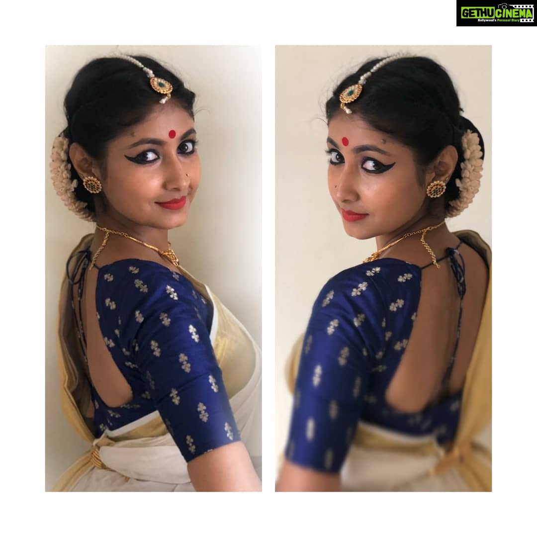 Archana Jois Instagram - When mirror smiles back 😊 #imemyself #mirror #bharatanatyam