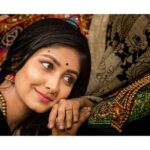 Archana Jois Instagram - त्वमसि मम जीवनम् त्वमसि मम भूषणम् त्वमसि भव जलधिरत्नम् । भवतु भवतीह मयि सततम् अनुरोधिनि तत्र मम हृदयम्  अति यत्नम् ॥ प्रिये.. चारुशीले ! - Jayadeva . . . Outfit: @shaleesdesign Shot by: @simhasphotography Make up: @juliet_artistry_makeover #jayadeva #ashtapadi #geetagovindam #radha #krishna #terracotta #jewelry #nayaka #nayika #nayaki #gopi