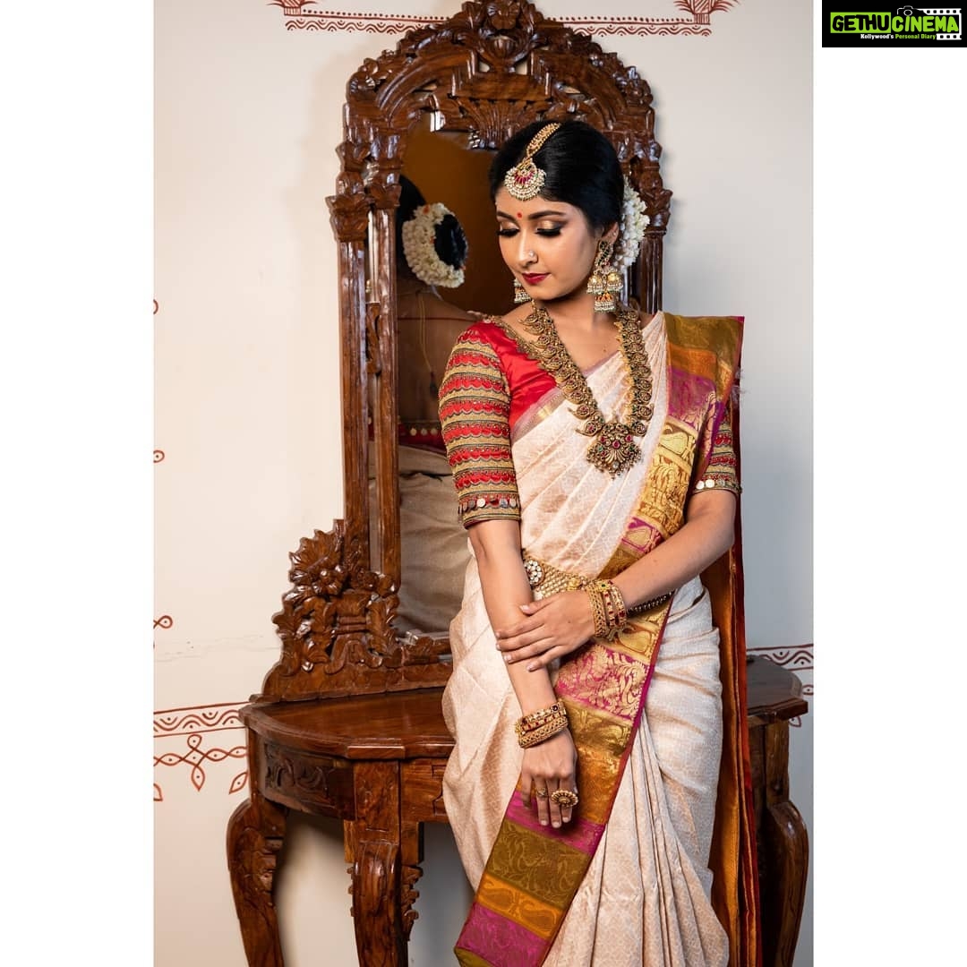 Archana Jois Instagram - MUA : @makeoverbysamridhi_ram Pc : @weddingraja Jewellery : @lotus_silver_jewellery