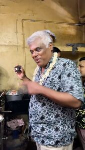 Ashish Vidyarthi Instagram - Rayars mess…..Ooooh la la !!!! #rayarsmess #chennai #southindianfood #food #reelitfeelit #reelkarofeelkaro #tastyfood #reels #breakfast