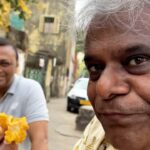 Ashish Vidyarthi Instagram – Tasty Kachori Aloo and Kulhad wali chai😍🤤 at Bhawanipur, Kolkata with my dear bandhu @cozmikharmony 
#kolkata #streetfood #kolkatastreetfood #kachorialoo #aloo #kachori #chai #kulhadchai #tea #hottea #tastyfood #foodreels #reelsinstagram #reelitfeelit #friendship #pyaar #dost