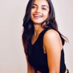 Ashna Zaveri Instagram - No beauty shines better than that of a good heart ❤️