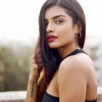 Ashna Zaveri Instagram - If it can be destroyed by the truth,it deserves to be destroyed by the truth💫#carlsagan “Of what would you choose to remain in ignorance?” Accepting truth /reality is not always easy especially when it’s not what we want to hear or see. However it’s the only thing that will set us free. #timetoponder