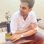 Ashok Selvan Instagram - This is special because it’s voted by the students. Thank you for the recognition #AnnaUniversity @techofes_official 😎🙏🏽 #BestEmergingActor