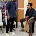 Ashok Selvan Instagram - Unplanned !! After the super fun conversation episode , He fell in love with the #Cajon & started to play instantly with the vibe ❤️ & I have joined immediately with the tone of "En anjala machan ava" 🥰...! Jamming session 🎉 with @ashokselvan brotherrr 😍Thanks for being so sweet & super fun ❤️🙌🏻..! 📷 : @_vinoth__vk #ashokselvan #hostel #hostelmovie #anchor #cinema #jamming #cajon #varanamayiram (full video on @blacksheepcinemas YouTube channe)