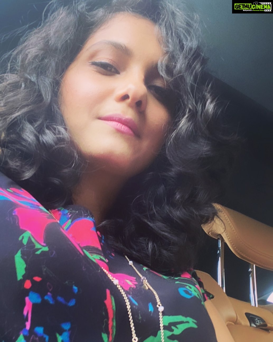 Ashwathy Warrier Instagram - Them curls are back in action 😉 #curlyhair #curlyhairstyles #curls #curl #shorthair #short #hairstyles #haircut #realhair #actor #actorslife #model #india #london #chennai #UK