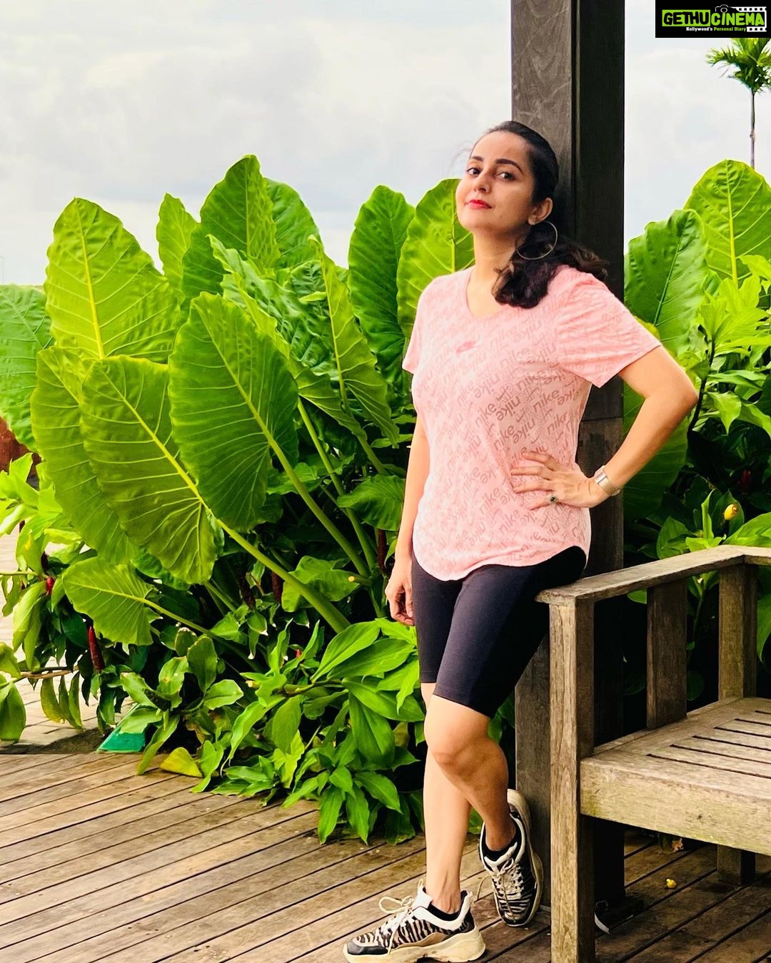 Bhama Instagram - It’s Time to Rise Up ✌🏻 #WorkMode Grand Hyatt Kochi Bolgatty