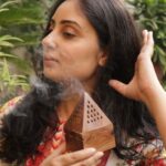 Bhanushree Mehra Instagram - #ad The Sambrani ritual ( dhoop for hair) has been in the culture for many years especially in the southern part of india. It has always fascinated me to see women practice this and I was very thrilled when I got my set from @anahata_organic After letting the hair fall loose, the smoke is allowed to waft up through the locks, leaving a beautiful fragrance in the hair. Dhoop for hair has many benefits. It prevents all types of infections on the scalp including dandruff etc. Aren’t you excited to try this? 😄 . . . . #anahata #dhoop #ayurveda #hairritual #sambrani