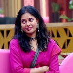 Bindu Madhavi Instagram - Happy Weekend 🥳💗💗 How many are you waiting for Today's Evening Episode??? #BinduMadhavi #BiggBossNonStop #Bbultimate #biggbossnonstoptelugu #biggbosstelugu