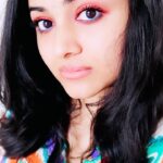 Chandini Sreedharan Instagram - Main Khwab Khwab Sa Teri, Aankhon Mein Jaagun Re… 💙 #AColoredDream #InYourEyes #FeelItReelIt #Reels #Colored #Dream #Nazm 🧡