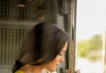 Chandini Tamilarasan Instagram - The only impossible journey is the one you never begin ✨ Photographed by the super talented @anitakamaraj ❤️ Clothing and jewellery - @pothysofficial ✨ Styled by - @chetanagoud_ ✨ MUA - @deepika.nathan ✨ Hair - @prem_hairstyle ✨