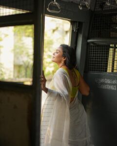 Chandini Tamilarasan Instagram - The only impossible journey is the one you never begin ✨

Photographed by the super talented @anitakamaraj ❤️
Clothing and jewellery - @pothysofficial ✨
Styled by - @chetanagoud_ ✨
MUA - @deepika.nathan ✨
Hair - @prem_hairstyle ✨