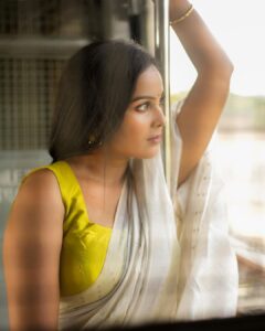 Chandini Tamilarasan Instagram - The only impossible journey is the one you never begin ✨

Photographed by the super talented @anitakamaraj ❤️
Clothing and jewellery - @pothysofficial ✨
Styled by - @chetanagoud_ ✨
MUA - @deepika.nathan ✨
Hair - @prem_hairstyle ✨