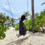 Daisy Shah Instagram - Whatever it is… Just Swing It… . . . @fushifaru @travelwithjourneylabel . . . #fushifarumaldives #fushifaru #travelwithjourneylabel #journeylabel #thinkholidaythinkjourneylabel #yourarespecial #feelingfantastic #vacay #daisyshah . . . Outfit @dziinebydeepa P.s. last pic has my ❤️ Fushifaru Maldives