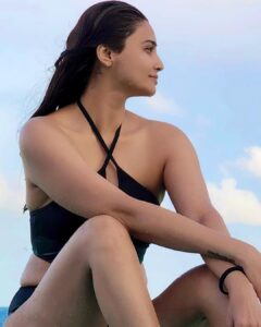Daisy Shah Instagram - Smile, swim, sunset 😍 #amtopm . . . @travelwithjourneylabel @fushifaru . . . #fushifarumaldives #fushifaru #travelwithjourneylabel #journeylabel #thinkholidaythinkjourneylabel #youarespecial #feelingfantastic #vacay #daisyshah Fushifaru Maldives
