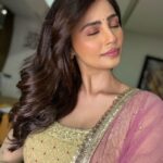 Daisy Shah Instagram – An appreciation post for my 
Makeup 
Hair N
Outfit
😇✨
.
.
.
.
.
@makeupbyvinod 
@sunny_hairr 
@arjunkumar_offical 
@bhumikagrover 
.
.
.
#eid2022 #duameinyaadrakhna 🤲