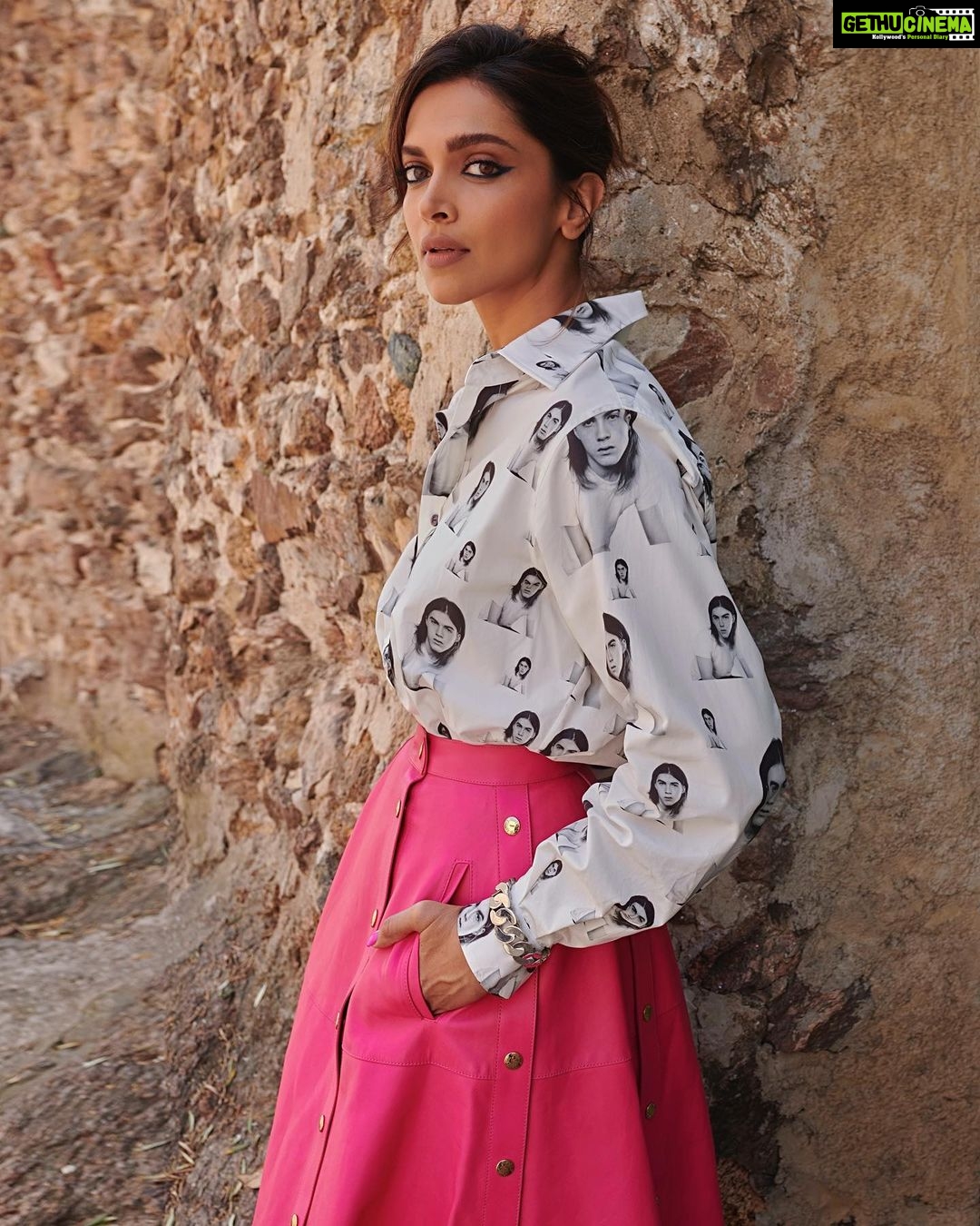 Deepika Padukone Instagram - @louisvuitton @nicolasghesquiere @festivaldecannes #Cannes2022