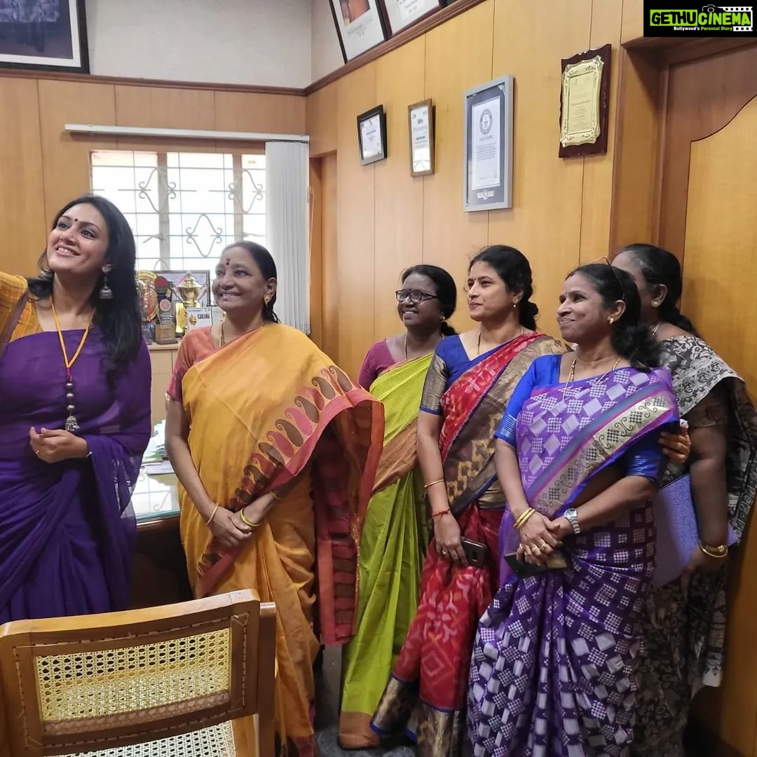 Devadarshini - 9.1K Likes - Stepped into The Ethiraj college for women after 25 years ... as an alumni .. addressing students for the 1st time as a psychologist ... thank you staff and students for the overwhelming response šš¤
