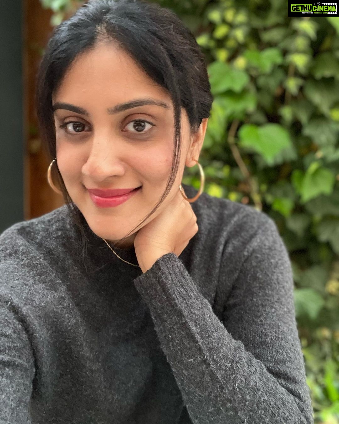 Dhanya Balakrishna Instagram - “Paris is always a good idea.” - Audrey Hepburn #love #parisfrance #paris #actress #movie #india #eiffelinlovewithyou 💙🤍❤️