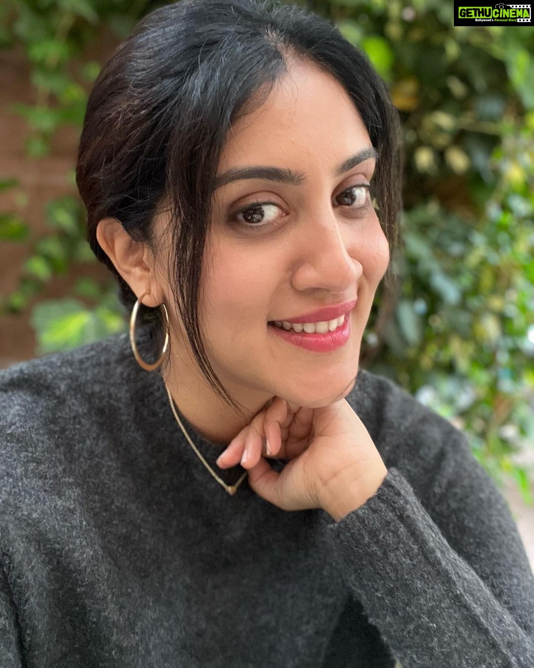 Dhanya Balakrishna Instagram - “Paris is always a good idea.” - Audrey Hepburn #love #parisfrance #paris #actress #movie #india #eiffelinlovewithyou 💙🤍❤️