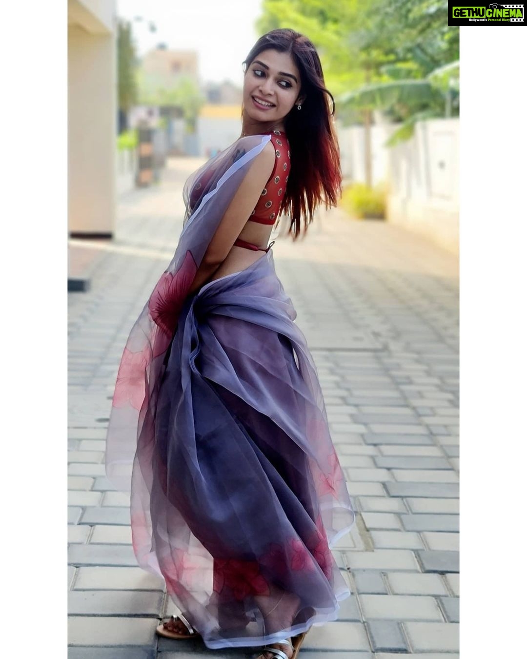 Dharsha Gupta Instagram - đź’—Purpling aroundđź’— Saree- @girls_1_zone Blouse- @kaavyareddycouturestudio Stylist- @pansyraja