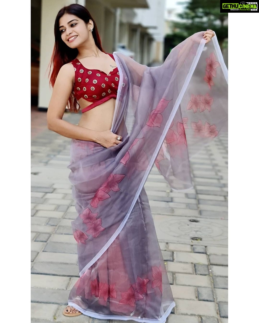 Dharsha Gupta Instagram - 💗💙Life is so much better when we are all thinking positive. Let’s spread some happiness💙💗 Saree- @girls_1_zone Blouse- @kaavyareddycouturestudio Stylist- @pansyraja