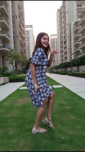 Dharsha Gupta Instagram - 🥰Happy Sunday my chelmzz🥰 🥰Konjam adjust pannikonga🥰 Faridabad, Delhi