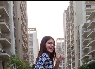 Dharsha Gupta Instagram - 🥰Happy Sunday my chelmzz🥰 🥰Konjam adjust pannikonga🥰 Faridabad, Delhi