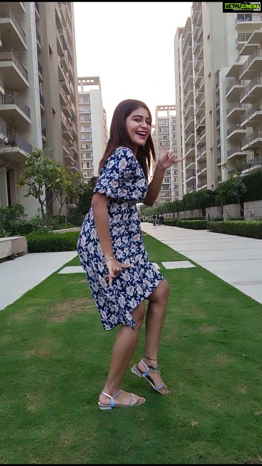 Dharsha Gupta Instagram - 🥰Happy Sunday my chelmzz🥰 🥰Konjam adjust pannikonga🥰 Faridabad, Delhi