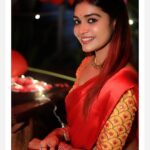 Dharsha Gupta Instagram - ❤🧡அன்பு என்னும் தீபத்தால் பாசம் எனும் ஒளி உலகம் எங்கும் பரவட்டும்.. இனிய கார்த்திகை தீப திருநாள் வாழ்த்துக்கள்🧡❤ Saree- @the_trendy_turns Pic- @parthasarathy1