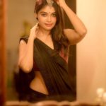 Dharsha Gupta Instagram - 🖤❤Being hot in this rainy day❤🖤 Pic- @camerasenthil Saree- @the.teenage.fashion