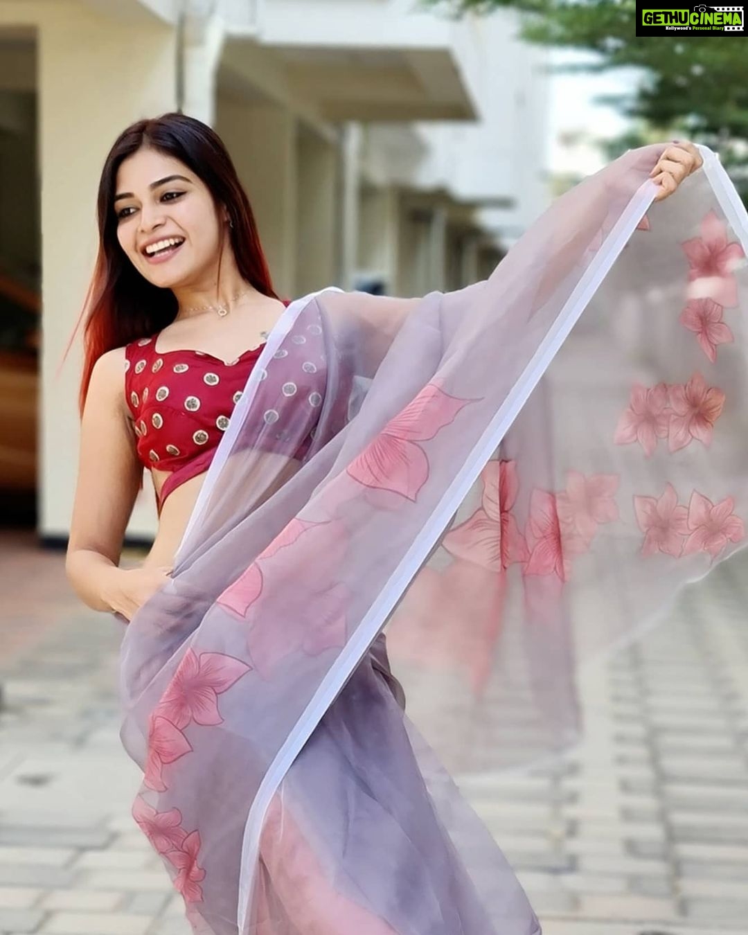 Dharsha Gupta Instagram - đź’—Purpling aroundđź’— Saree- @girls_1_zone Blouse- @kaavyareddycouturestudio Stylist- @pansyraja