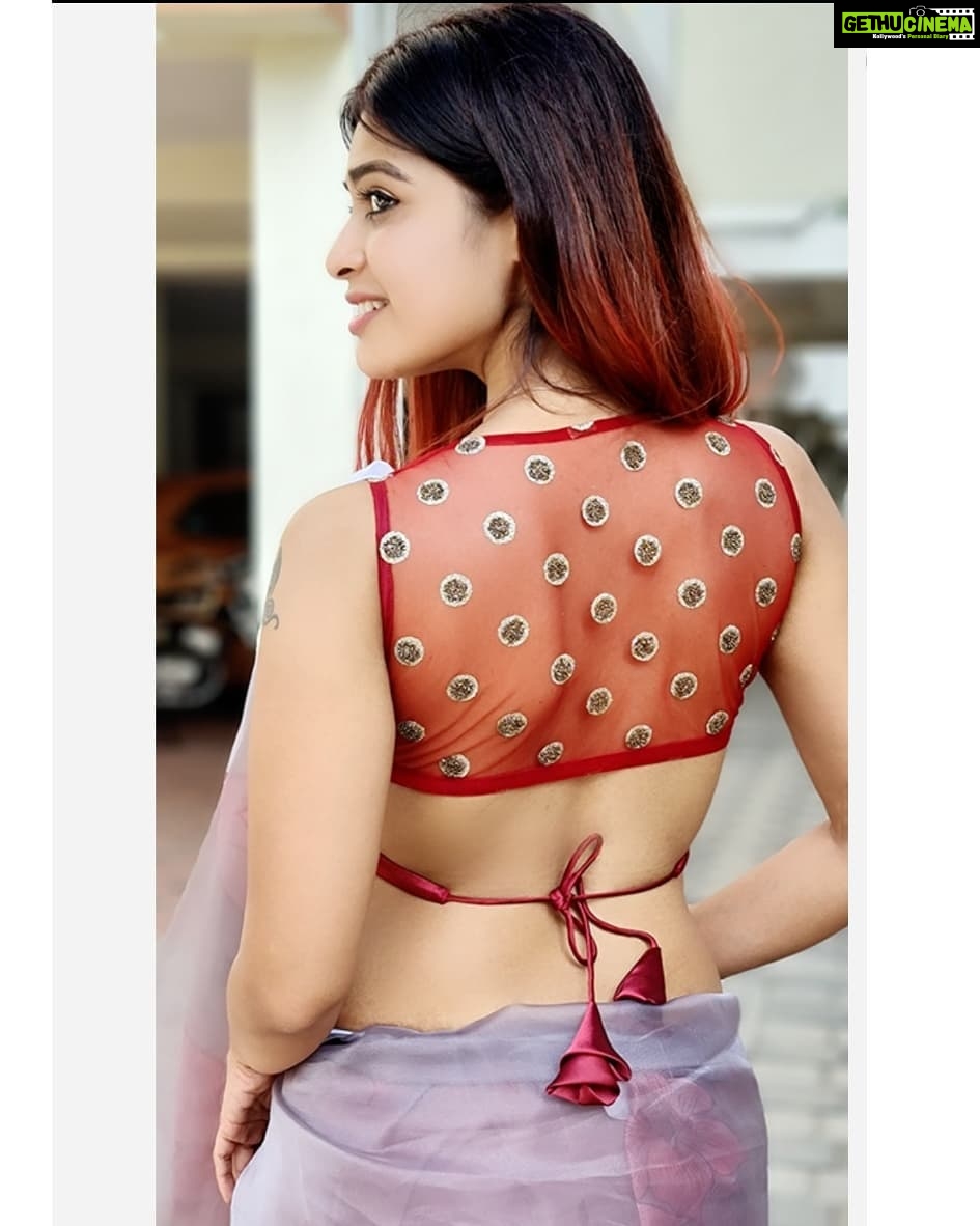 Dharsha Gupta Instagram - 💗💙Life is so much better when we are all thinking positive. Let’s spread some happiness💙💗 Saree- @girls_1_zone Blouse- @kaavyareddycouturestudio Stylist- @pansyraja
