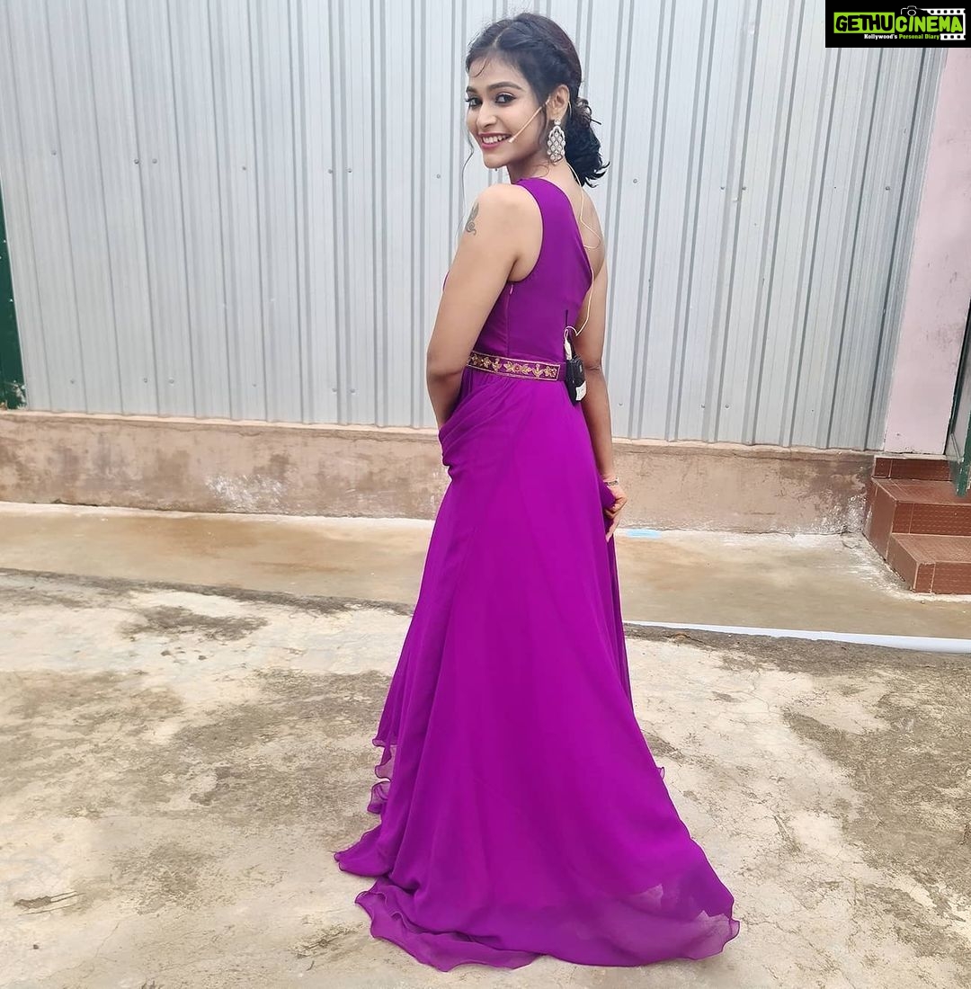 Dharsha Gupta Instagram - ππWe didnβt realize we were making memories, we just knew we were having funππ ππDon't miss to watch cook with comali-2 @vijaytelevision sat-sun @6.30pmππ Stylist- @pansyraja Beautiful costume- @kaavyareddycouturestudio
