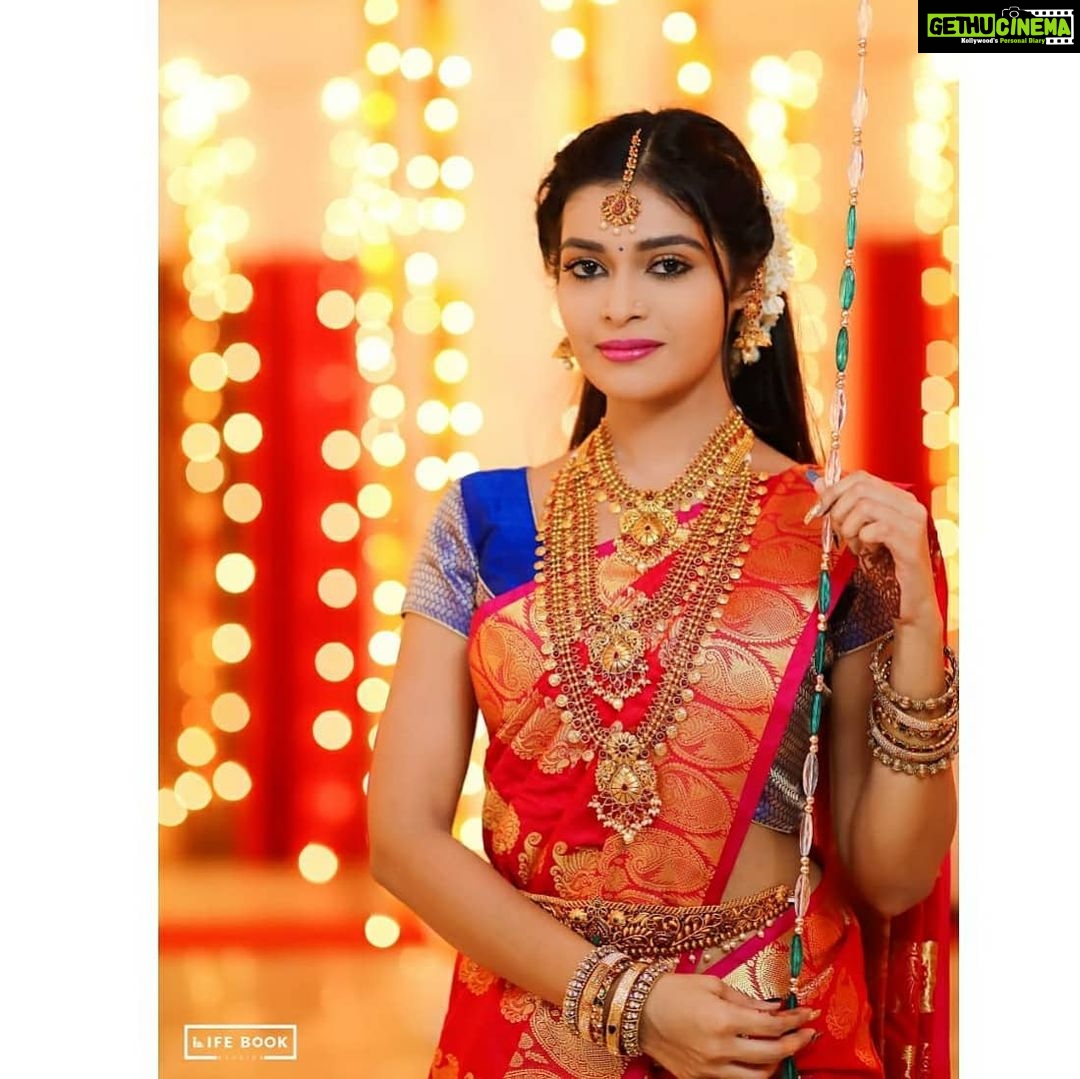 Dharsha Gupta Instagram - ๐๐The joy of dressing is in wearing an Indian dress๐๐ Pic- @wedding_lifebook_studios