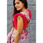Dharsha Gupta Instagram – 💗No one can dull my sparkle ✨💗
Saree- @meeza_collection 
Beautiful blouse designer – @be_fabulla_