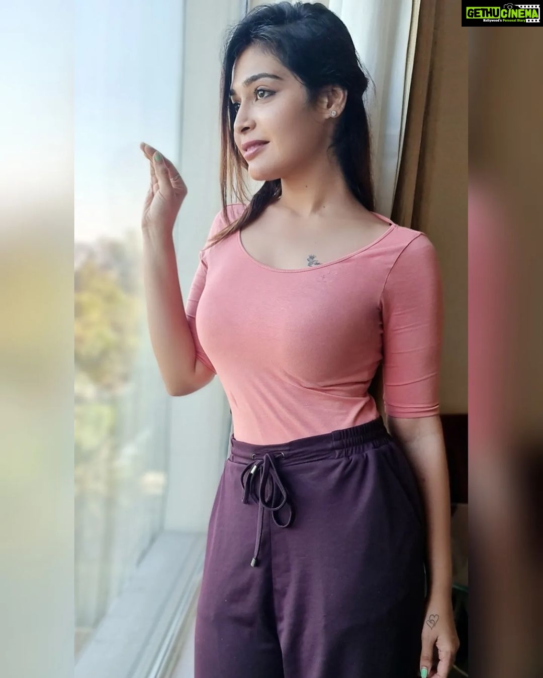 Dharsha Gupta Instagram - 💗💜வெளிப்படுத்த தெரியாத அன்பு கூட பேரன்பு தானே💜💗