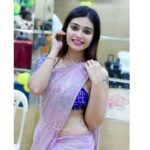 Dharsha Gupta Instagram – 💙💜No matter where life takes me, find me with a smile💙💜
Saree : @online_shopping_cartt
Stylist : @pansyraja
Blouse Designer : @kaavyareddycouturestudio