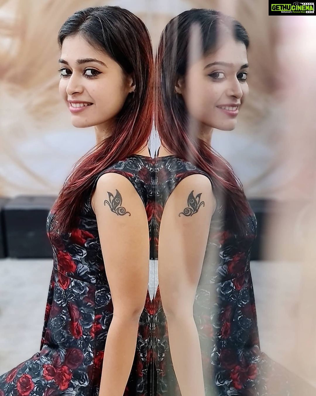 Dharsha Gupta Instagram - 🖤❤Life is a mirror and will reflect back to the thinker what he thinks into it❤🖤