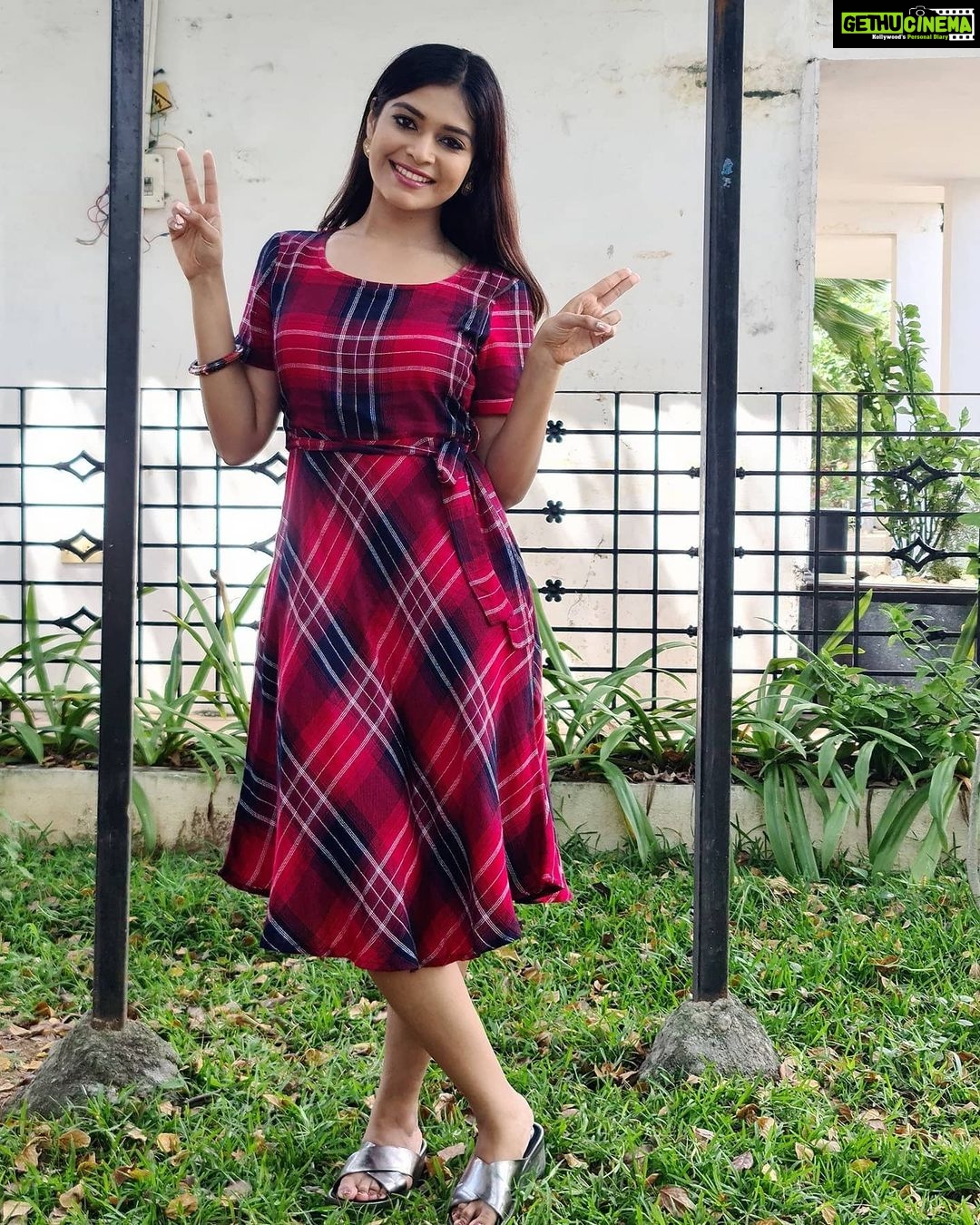Dharsha Gupta Instagram - ❤Love you all, for ur support & love on me, one simple thanks doesn't worth for ur love❤ ❤Missing u all❤