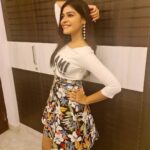 Dharsha Gupta Instagram – 🤍My new webseries for @zee5 is on progress🤍