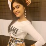 Dharsha Gupta Instagram – 🤍My new webseries for @zee5 is on progress🤍