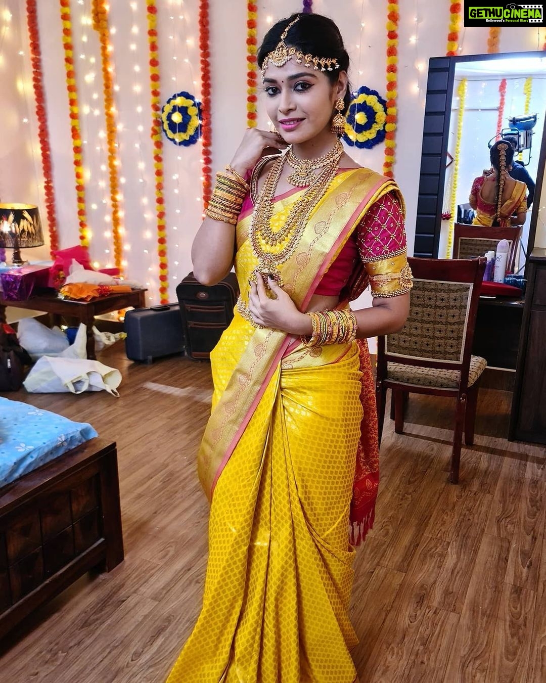 Dharsha Gupta Instagram - 💛❤ A saree is not simply an outfit. It’s a power, an identity, a language❤💛 Blouse design- @dsalwar Jewelry- @chennai_jazz