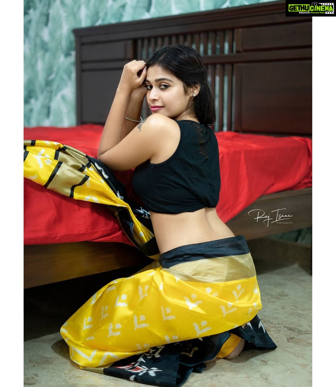 Dharsha Gupta Instagram - ๐๐ค๐Be yourself, thereโs no one better๐๐ค๐ Pic- @raj_isaac_photography Saree- @fathimacollection_online_shop2