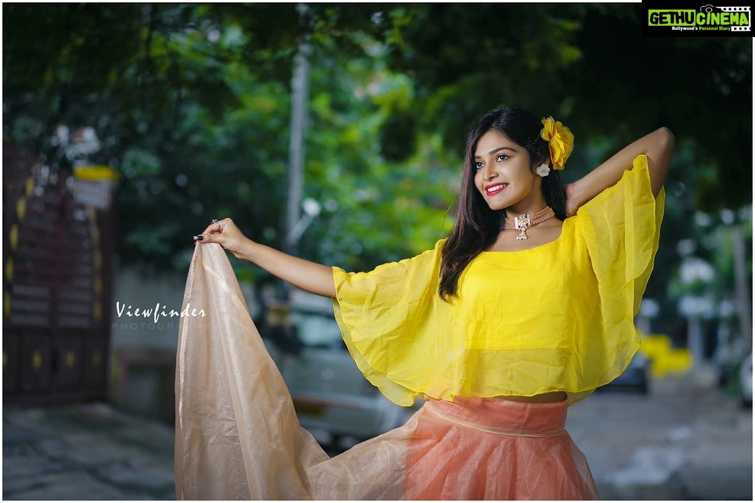 Dharsha Gupta Instagram - 💛🧡May your day be as good as taking a perfect pic on the first try🧡💛 Pic - @viewfinder_portrait Retouch- @hakuna_matatata_ Costume- @be_fabulla_ Hairstyle & organized by - @subaadesh