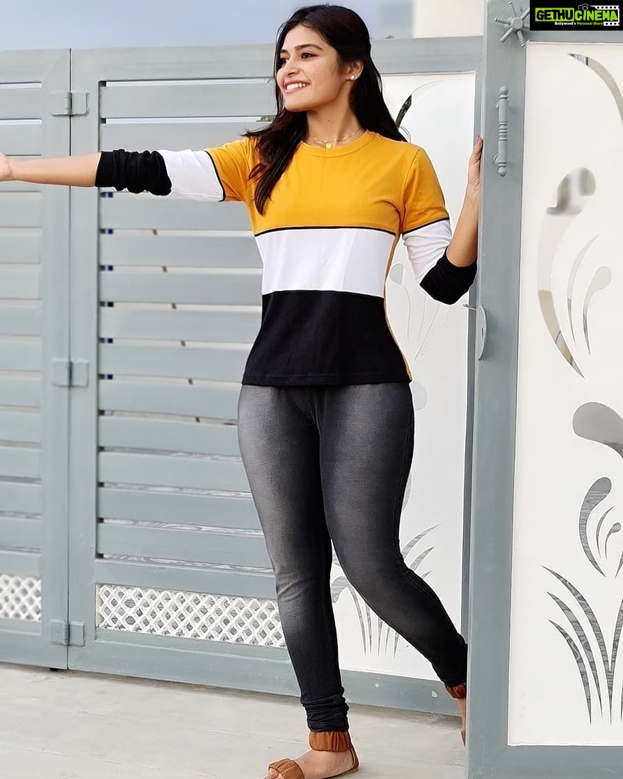 Dharsha Gupta Instagram - ππ€π€ππ€Be busy in living your lifeππ€π€ππ€ T-shirt- @_shop_from_home